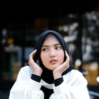 Ilustrasi perempuan cantik yang istimewa/copyright unsplash.com/Chandri Anggara