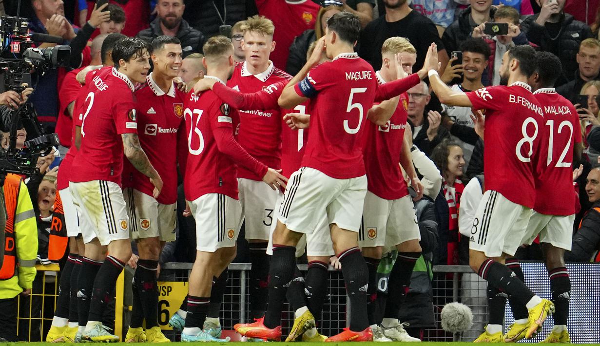 Kemenangan tersebut menjaga asa Manchester United untuk lolos ke babak 16 besar Liga Europa sebagai pemuncak klasemen di Grup E. MU kini hanya terpaut 3 poin dari Real Sociedad, tim yang akan mereka hadapi pada laga pamungkas. (AP/Jon Super)