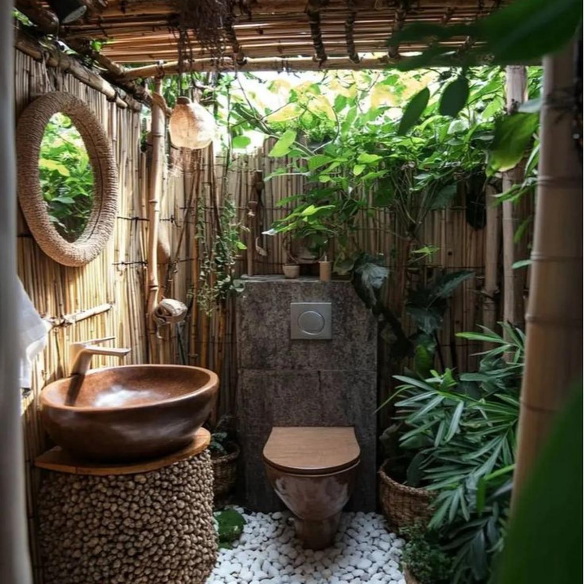Ilustrasi Kamar Mandi Khas Pedesaan Natural dengan Sentuhan Kayu (©Pinterest)