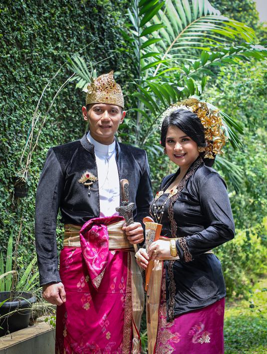 <p>Merayakan HUT RI ke-77, Annisa Pohan bersama Agus Harimurti Yudhoyono menghadiri upacara kenegaraan secara virtual. Berbalut pakaian adat Bali, penampilannya begitu megah dan menawan. (Foto: Istimewa/ Bintang Radityo).</p>