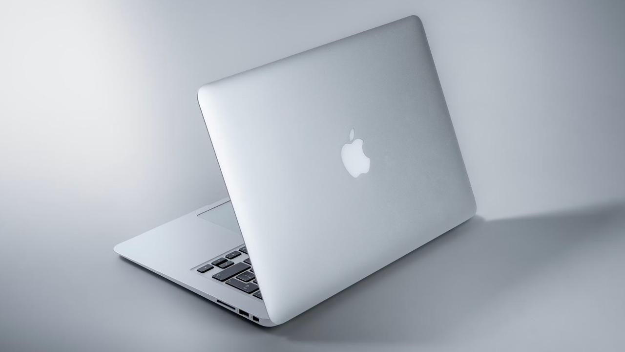 Apple Tunda Peluncuran MacBook Air OLED Hingga 2028