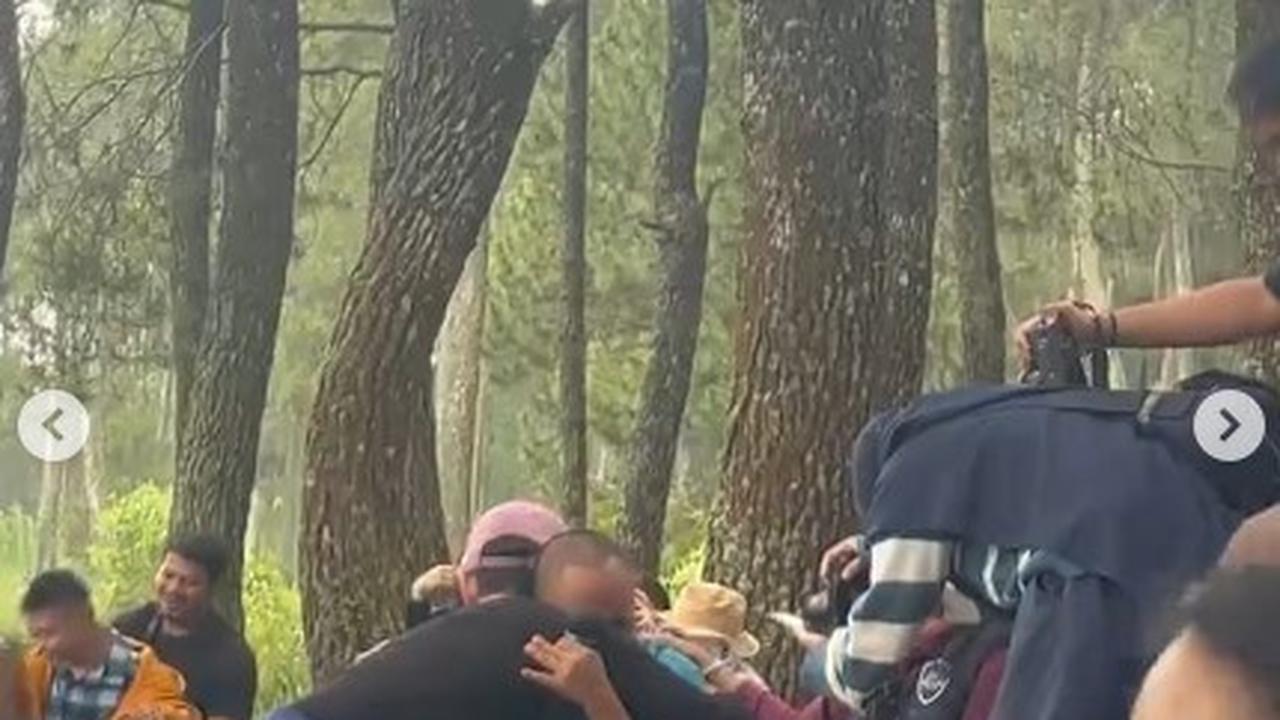 Saat berlangsungnya sesi sharing, Shanon memberikan pelukan hangat kepada salah satu anak, yang begitu mendalam hingga membuatnya tersentuh dan mengalirkan air mata haru.<br>