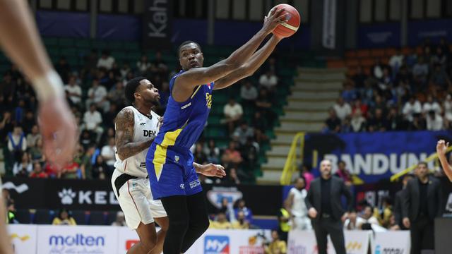 IBL 2026: Main di Kandang, Satria Muda Bandung Dipermalukan Dewa United Banten