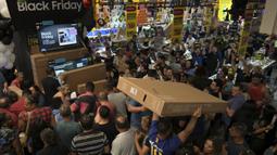 Setiap hari Jumat keempat di bulan November selalu dirayakan sebagai Black Friday. (NELSON ALMEIDA/AFP)