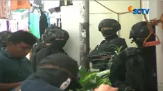 Tim Densus 88 menangkap terduga teroris Muhammad Muhiddin alias Deny di Kampung Ampel Kembang, Kecamatan Semampir, Surabaya