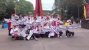 Relawan Presiden Jokowi berfoto bersama saat mengikuti Gerakan Nusantara Bersatu di Stadion Utama Gelora Bung Karno, Jakarta, Sabtu (26/11/2022). Selain arahan yang diberikan oleh Presiden Jokowi, para relawan juga akan mengumpulkan donasi untuk diserahkan kepada korban gempa di Cianjur, Jawa Barat. (Foto Dok Pertiwi Indonesia)
