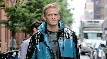 Miley Cyrus Dikabarkan Hamil Ini Jawaban Cody Simpson News