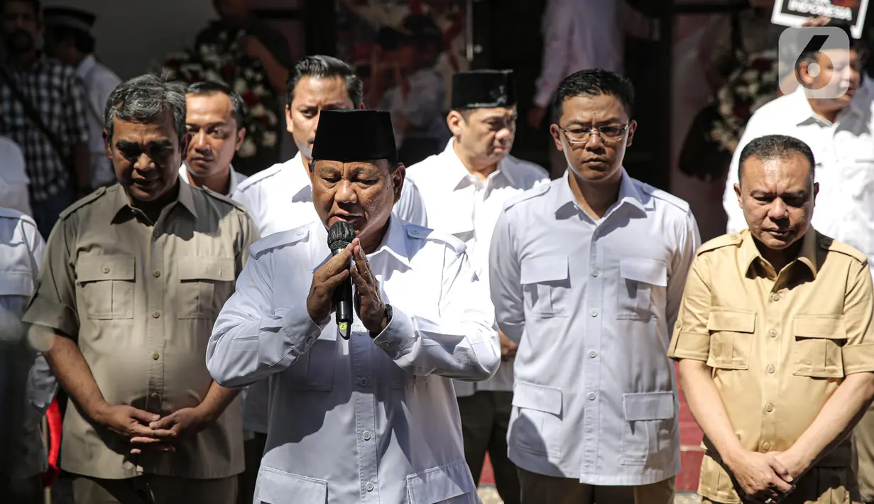 Ketua Umum Partai Gerindra Prabowo Subianto memberikan pidato saat meresmikan Kantor Badan Pemenangan Presiden Partai Gerindra di Jalan Letjen S Parman, Jakarta, Sabtu (7/1/2023). Prabowo berpesan kepada para kader untuk bekerja keras menghadapi Pemilihan Umum (Pemilu) 2024 yang akan digelar pada 14 Februari 2024 atau tinggal satu tahun lagi. (Liputan6.com/Faizal Fanani)