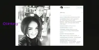 Yuni Shara dan Chiko Hakim disebut-sebut sedang menjalin asmara, kabar itu kian diperkuat oleh foto-foto yang di unggah Chiko di akun instagramnya. Lalu benarkah mantan suami Wanda Hamidah dan Yuni Shara berpacaran? keduanya belum memberi tanggapan, ...