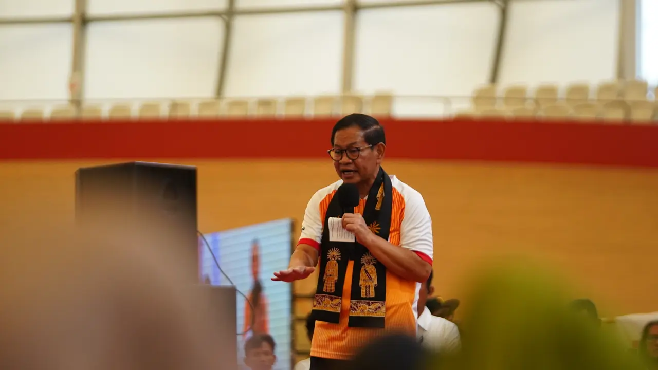 Calon Gubernur Jakarta nomor urut 3, Pramono Anung, menemui ribuan relawan di Jakarta Internasional Velodrome l, Jakarta, Sabtu (12/10/2024). (Foto: Tim Pramono)