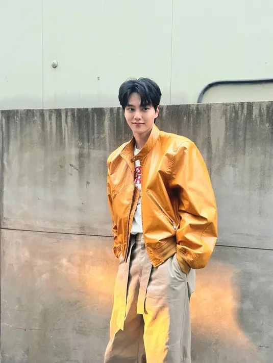 <p>Sebelum berangkat wamil, dia juga menulis surat untuk para fans, "Aku tidak akan berada di sisi kalian untuk sementara waktu, tapi waktu akan berlalu dengan cepat." (Foto: Instagram/ songkang_b)</p>