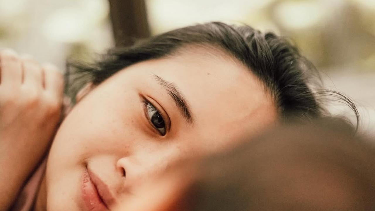 Momen Gemas Baby Agatha Menyimak Gritte Agatha saat Membacakan Buku