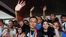 Calon Gubernur DKI Jakarta Agus Harimurti Yudhoyono menyapa warga Jakarta usai mengikuti lomba lari di Car Free Day (CFD), Senayan, Minggu (2/10). (Liputan6.com/Johan Tallo)