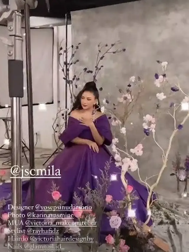 6 Pemotretan Terbaru Jessica Mila dengan Gaun Ungu Ini Tampil Memesona