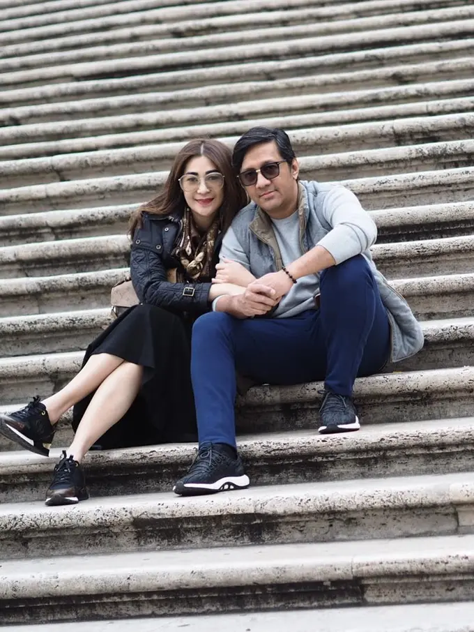 Andre Taulany bersama Istrinya, Rien Wartia Trigina