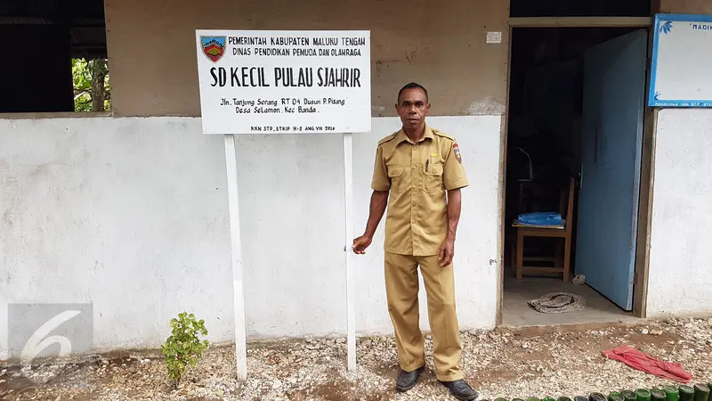 Salasa Hatulekal, Kepala Sekolah SD Kecil Pulau Sjahrir