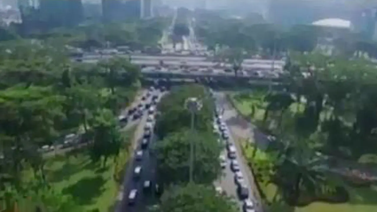 VIDEO: Hari ke 2 Tanpa 3 in 1, Lalu Lintas di Jalur Cepat Normal