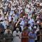Ribuan jemaah melaksanakan salat Idul Adha di ruas Jalan Jatinegara, Jakarta Timur, Kamis (24/9).  &copy;2015 merdeka.com/imam buhori