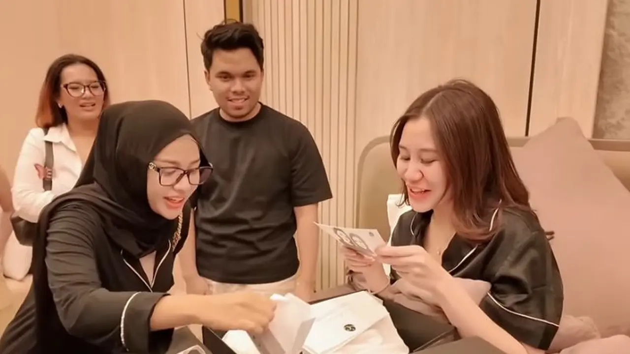 Aurel Kasih Aaliyah Massaid Kado Tas Branded Rp43 Juta, Disebut Hubungan Ipar Paling Manis