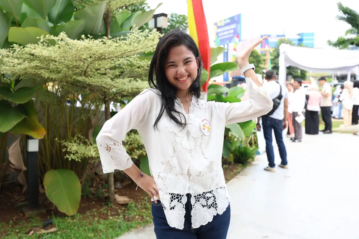 Penyanyi Dinda Putri