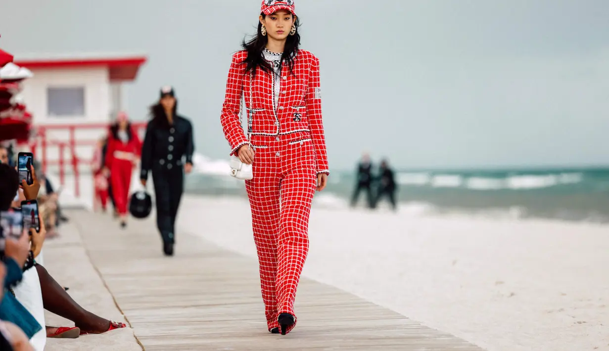 Kali ini, fashion show Chanel Cruise 2022/23 digelar di Faena Hotel di Miami, setelah sebelumnya sempat dipamerkan di Monte-Carlo Beach Hotel pada Mei Lalu. [Dok/Chanel].