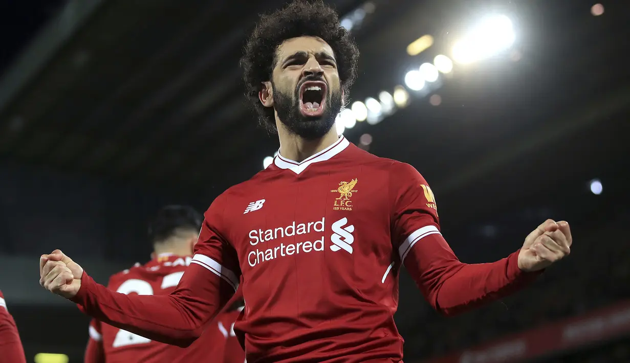 Pemain Liverpool, Mohamed Salah merayakan gol usai membobol gawang Leicester City pada lanjutan Premier League di Anfield, Liverpool, (30/12/2017).  Liverpool menang 2-0. (Peter Byrne/PA via AP)