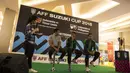 Pemain Timnas Indonesia, Febri Hariyadi, saat tur trofi Piala AFF di Mall Kota Kasablanka, Jakarta, Minggu (4/11). Timnas Indonesia akan memulai Piala AFF melawan Singapura pada 9 September. (Bola.com/Vitalis Yogi Trisna)