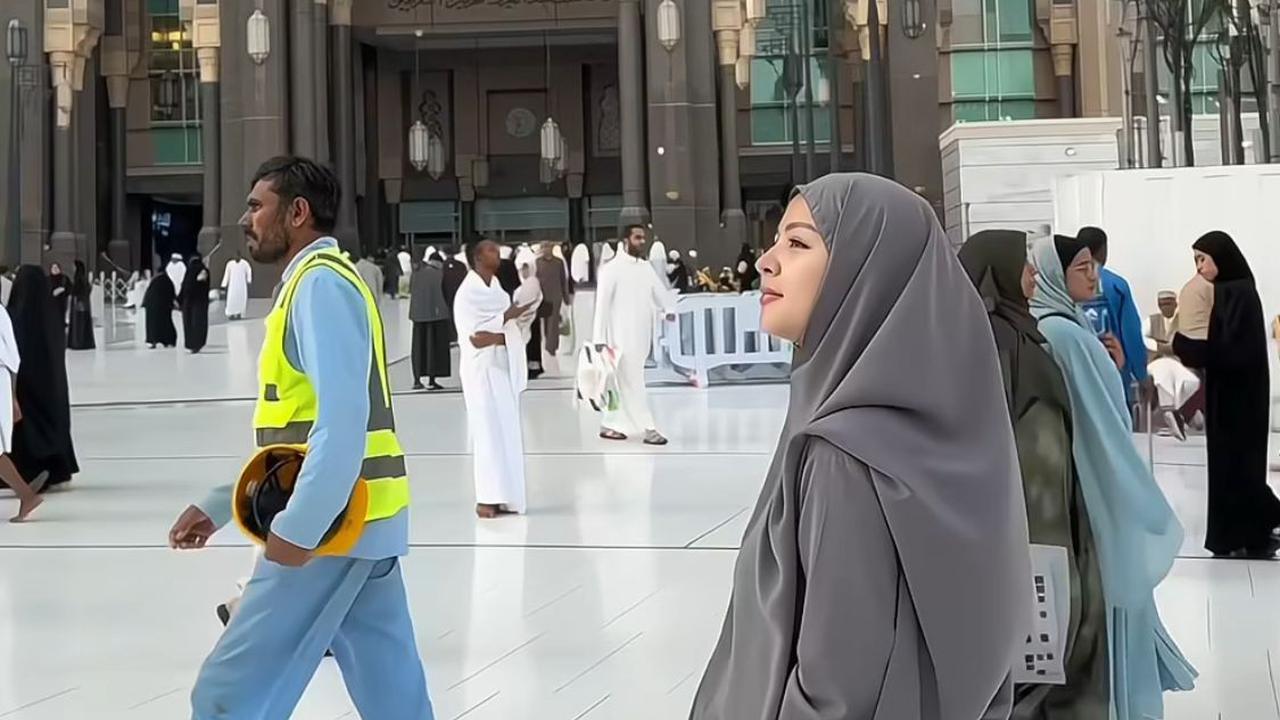 7 Potret Thya Sethya saat Pakai Hijab setelah Tinggalkan MMA, Sempat Tampil Bercadar Ketika Umroh