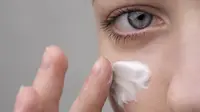 Cara Pakai Salep Mata yang Tepat agar Obat Bekerja Maksimal