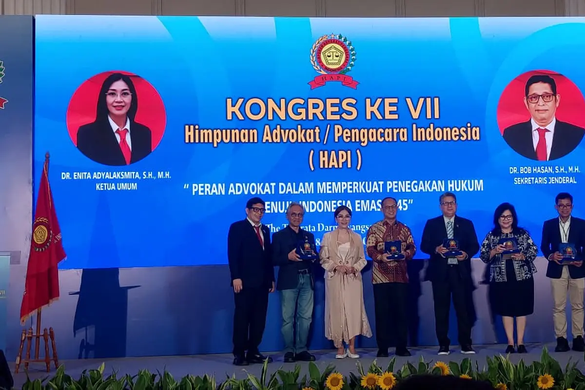 Enita Adyalaksmita kembali terpilih menjadi Ketua Umum (Ketum) Himpunan Advokat/Pengacara Indonesia (HAPI) dalam Rapat Pimpinan Nasional (Rapimnas) 2025.