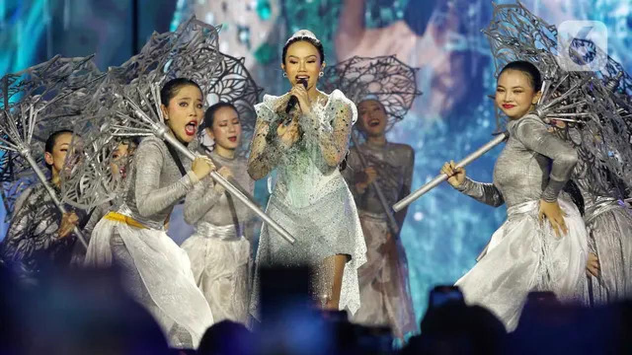 Tak Sekadar Konser, Bingah Yura Yunita Penuh Kejutan yang Menggetarkan Hati