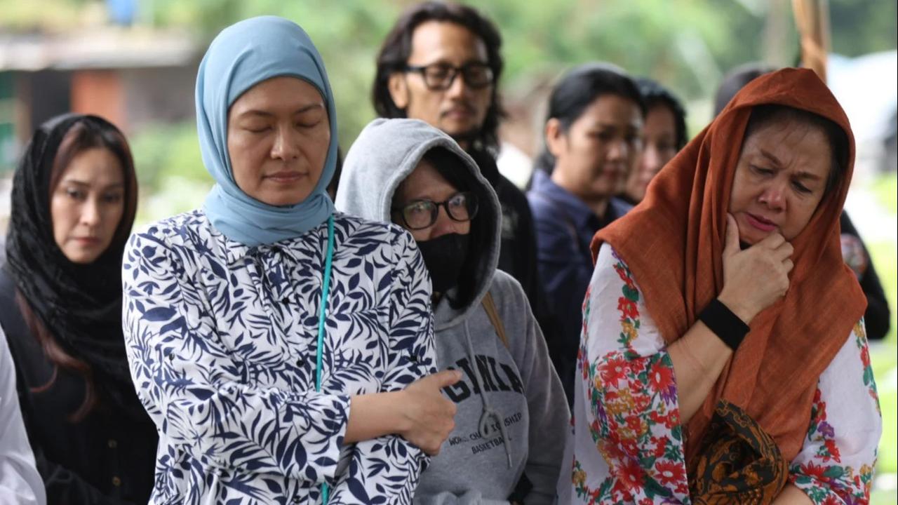FOTO: Penghormatan Terakhir untuk Donny Fattah di TPU Kampung Kandang