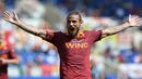 Striker Italia, Dani Osvaldo yang telah pensiun pada Juli 2020 bersama klub Argentina, Banfield tercatat pernah berseragam AS Roma selama dua musim mulai 2011/2012 hingga 2012/2013. Total tampil dalam 57 laga di semua kompetisi bersama AS Roma, ia sukses mencetak 28 gol dan 7 assist, termasuk satu kali hattrick yang dibuat pada pekan ke-34 Serie A 2012/2013 saat AS Roma menang 4-0 atas tamunya, Siena (28/4/2013). (AFP/Gabriel Bouys)