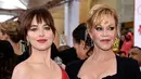 Seorang bertanya pada Melanie Griffith apakah ia menonton film Dakota Johnson, Fifty Shades of Grey. Ia pun mengatakan belum dan takkan menontonnya. Dakota pun terlihat malu. (The Independent)