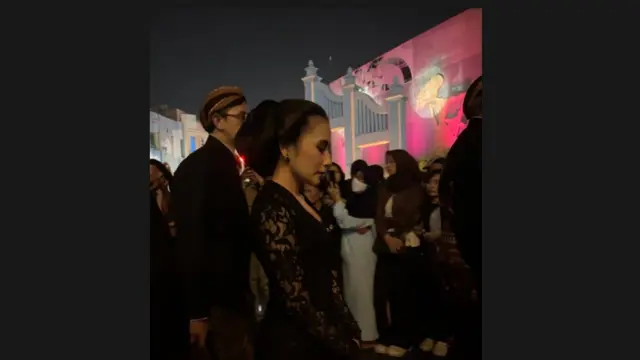 Prilly Latuconsina mengikuti kirab malam 1 Suro Mangkunegaran yang digelar pada Selasa malam 16 Juni 2026.