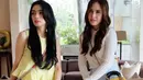 Masih dengan ripped jeansnya, namun kali ini Angel yang sedang bersama Shandy Aulia mengenakan ripped jeans berwarna putih dan atasan kuningnya. Cantik banget kan ibu dua anak ini? (Instagram/realangelkaramoy)