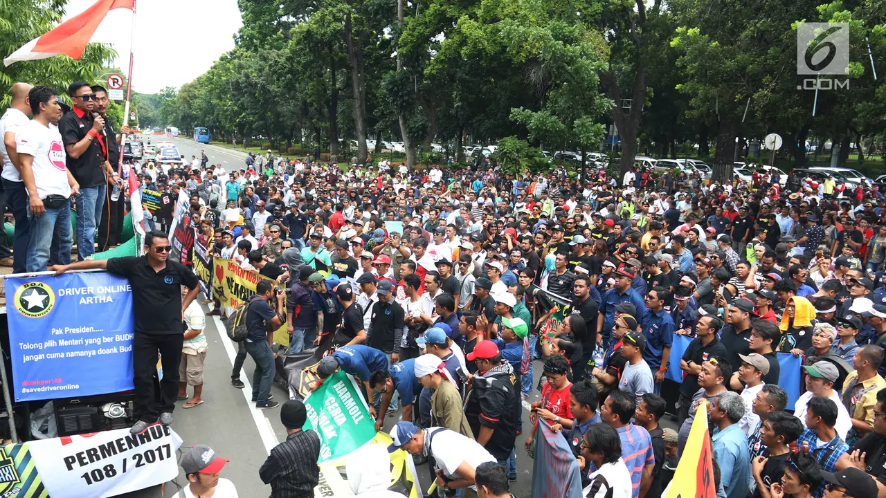 Tolak Permenhub Nomor 108, Ribuan Driver Taksi Online Gelar Unjuk Rasa di Kemenhub