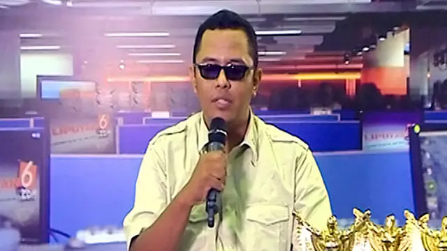 Adi Pengunjung dan Peserta Presenter di Indonesia Broadcaster Expo 2013