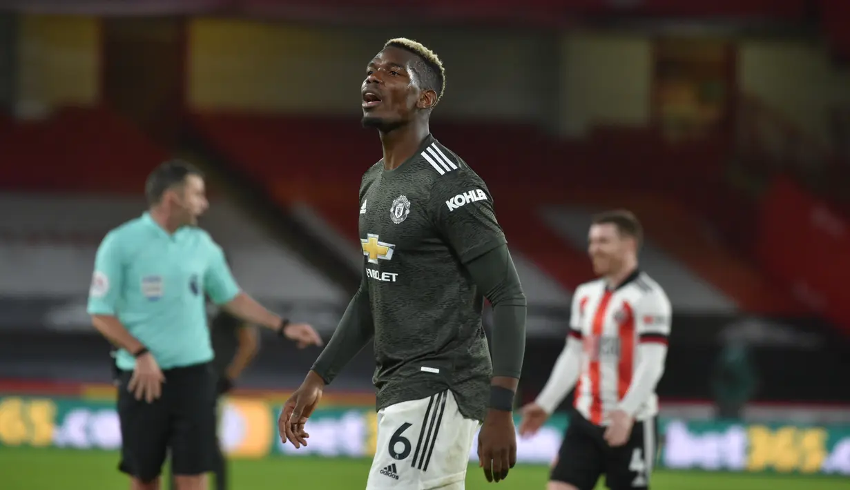 Gelandang Manchester United, Paul Pogba saat bertanding melawan Sheffield United pada pertandingan Liga Inggris di stadion Bramall Lane, Inggris, Jumat (18/12/2020). Pasukan Chris Wilder baru mengumpulkan satu angka dari 13 laga. (AP Photo/Rui Vieira)