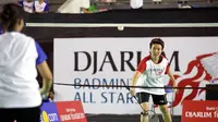 Lilyana Natsir memberikan pelatihan kepada anak-anak dalam acara Djarum Badminton All Star dan Coaching Clinic, di GOR Turide, Mataram, sejak Jumat (9/2/2018) hingga Sabtu (10/2/2018). (dok. PB Djarum)