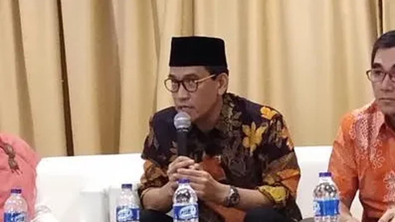 Lisman mendesak Kapolda Metro Jaya Irjen Pol Karyoto bersikap tegas dalam menanggapi kasus ini. Kalau perlu, kata dia, segera menangkap Rocky Gerung.