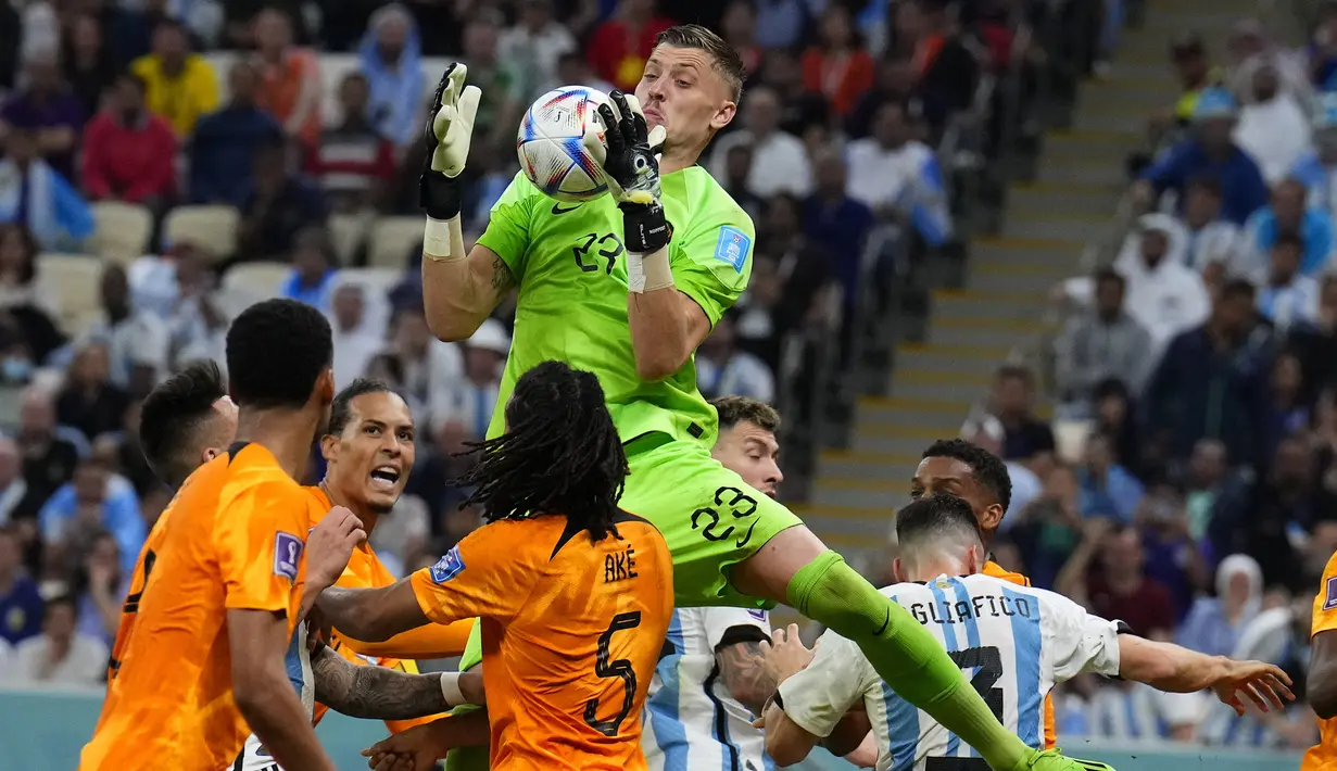 Dalam masa perpanjangan waktu 2x15 menit, baik Argentina maupun Belanda sama-sama tak mampu mencetak gol hingga laga pun harus dituntaskan dengan adu penalti. (AP/Natacha Pisarenko)