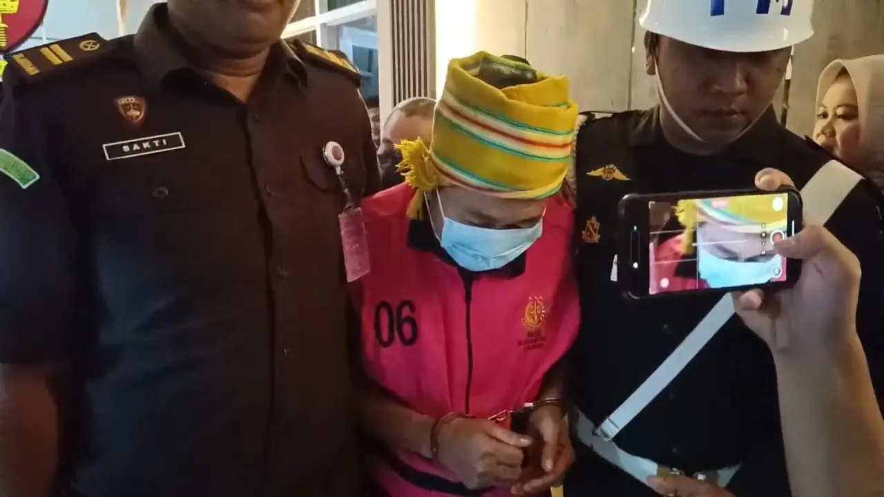 Kejaksaan Tinggi (Kejati) Lampung berhasil meringkus Affandy Masyah Natanarada Ningrat (AF), makelar tanah yang diduga memalsukan dokumen untuk menerbitkan sertifikat aset negara di Desa Pemanggilan, Kecamatan Natar, Lampung Selatan (Istimewa)