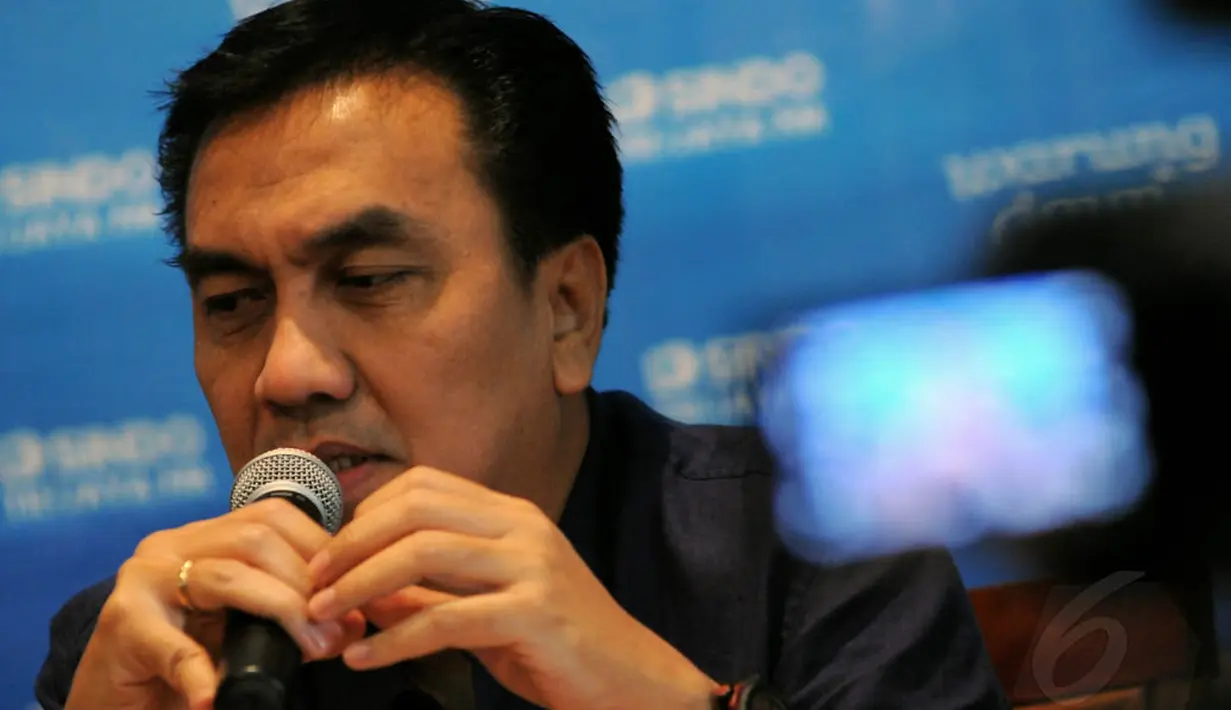 Sejumlah kalangan mengkritik kenaikan harga BBM yang diusulkan tim Presiden terpilih Joko Widodo, Sabtu (30/8/14). (Liputan6.com/Faisal R Syam)