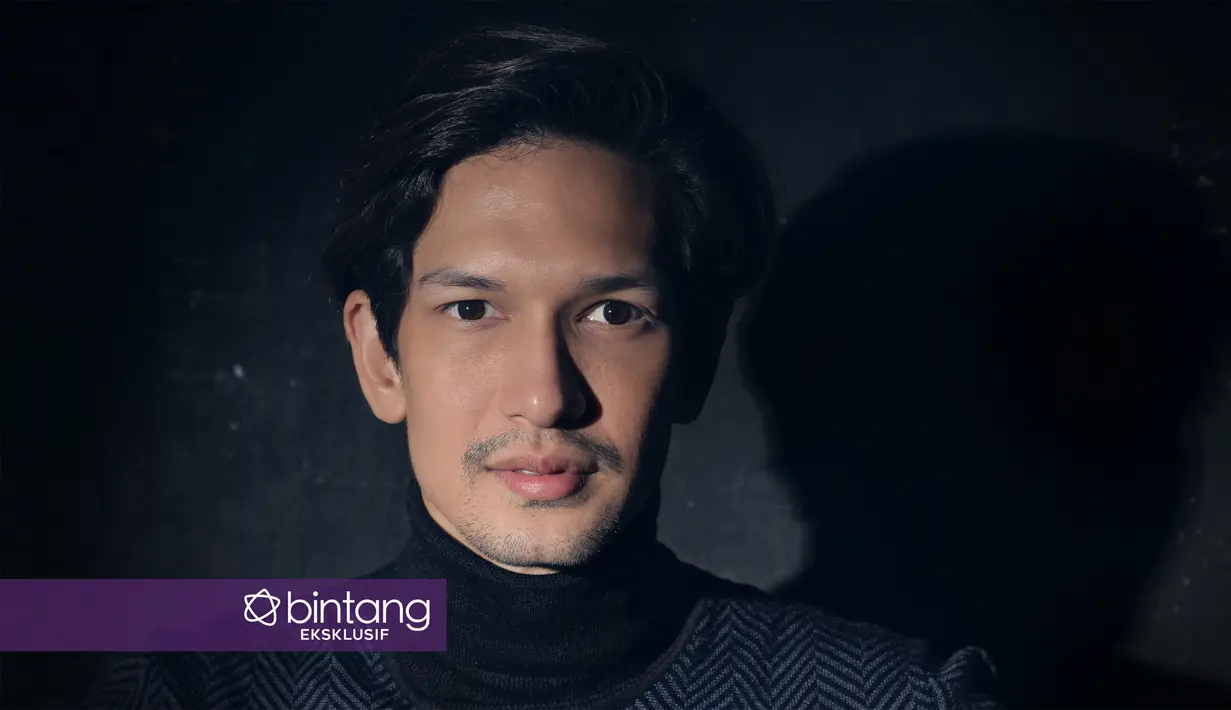 Sekitar empat tahun Dimas Beck sibuk mengembangkan usahanya  dan menyelesaikan gelar sarjana. Setelah selesai kuliahnya, ia lantas kembali lagi menekuni karier yang membesarkan namanya.  (Nurwahyunan/Bintang.com)