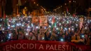 Sebelumnya, sekitar 2.000 orang turun ke jalanan Barcelona menuntut pemberhentian genosida terhadap warga Palestina di Gaza oleh Israel. (AP Photo/Emilio Morenatti)