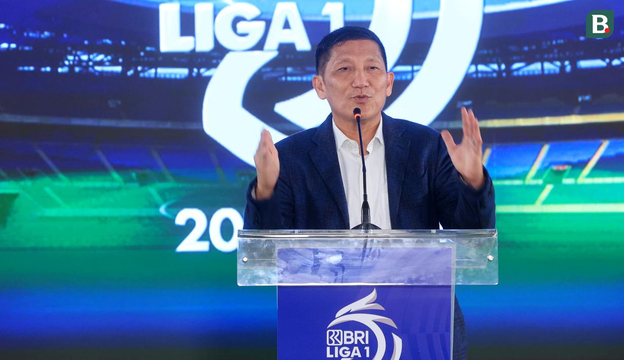 Direktur Utama PT Liga Indonesia Baru (LIB) Ferry Paulus, memberikan sambutan saat acara launching BRI Liga 1 2024/2025 di Auditorium Brilian Center, Jakarta Pusat, Selasa (6/8/2024). (Bola.com/M Iqbal Ichsan)