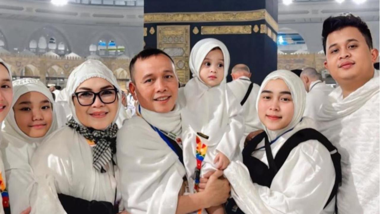 Ungkapan Menyentuh Hati Ayu Ting Ting Rayakan Hari Ibu Saat Umrah, Banjir Komentar