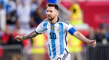 Pemain Argentina Lionel Messi melakukan selebrasi usai mencetak gol ke gawang Jamaika pada pertandingan persahabatan di Harrison, New Jersey, Amerika Serikat, 27 September 2022. Argentina menang 3-0 dengan Messi mencetak dua gol. (AP Photo/Eduardo Munoz Alvarez)