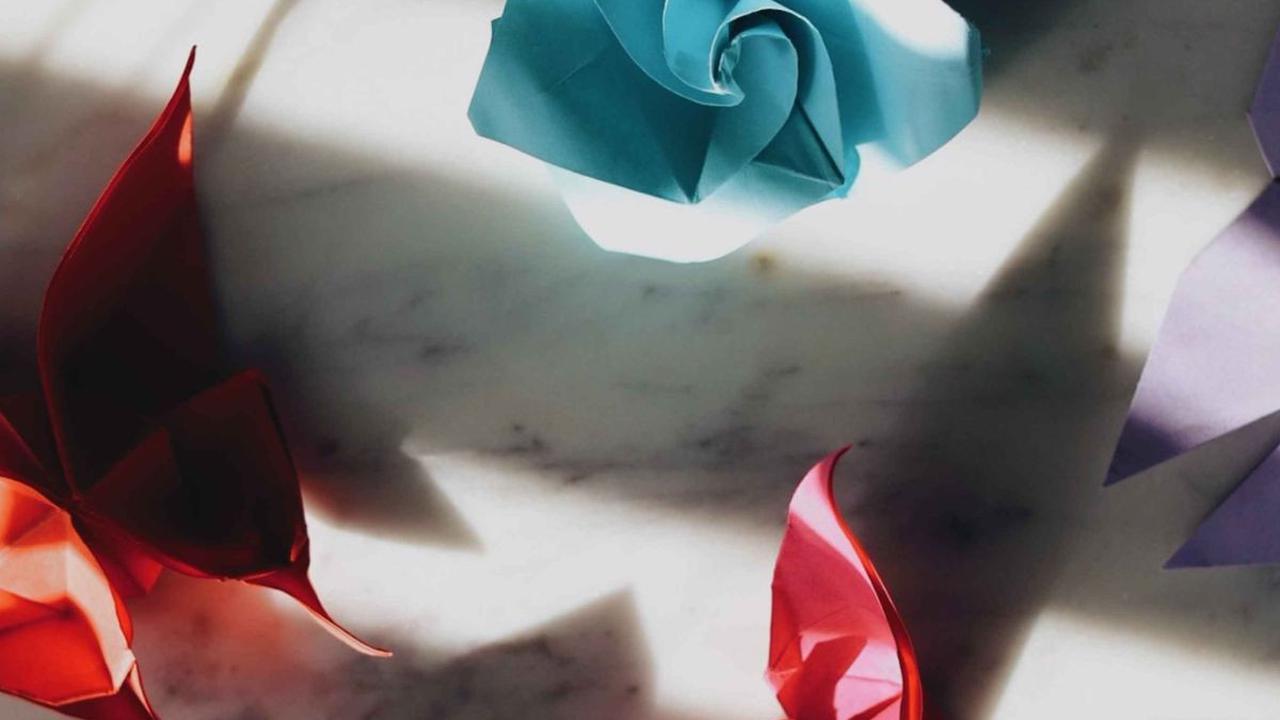 Cara Membuat Bunga dari Kertas Origami, Ikuti Langkah-Langkahnya